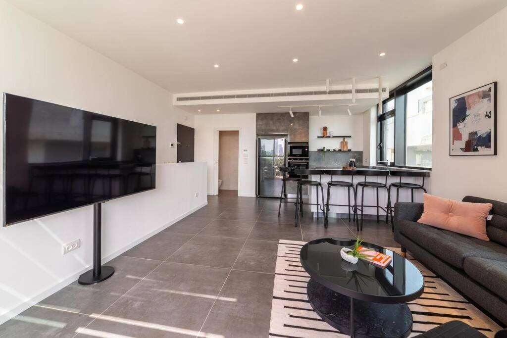 Amazing Penthouse On Gordon Beach 8 Guests 텔아비브 외부 사진