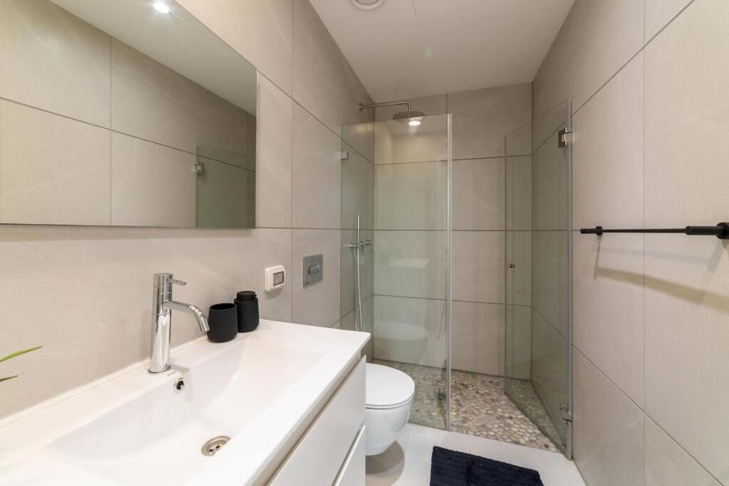 Amazing Penthouse On Gordon Beach 8 Guests 텔아비브 외부 사진